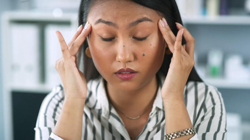 person experiencing brain fog after lunch